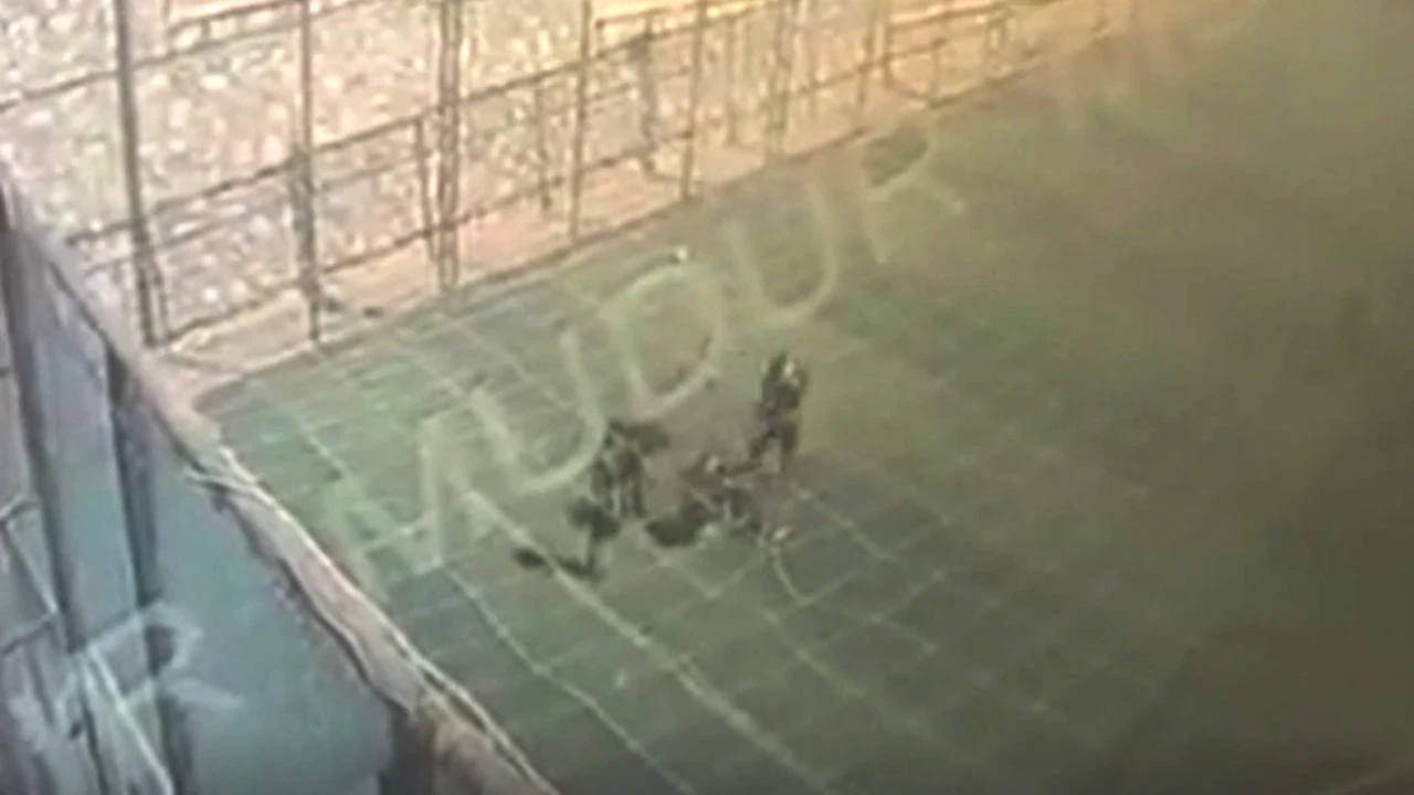 Ortaokulda Futbol Oynarken Hayatını Kaybeden Öğrencinin Üzücü Anları Kamerada!