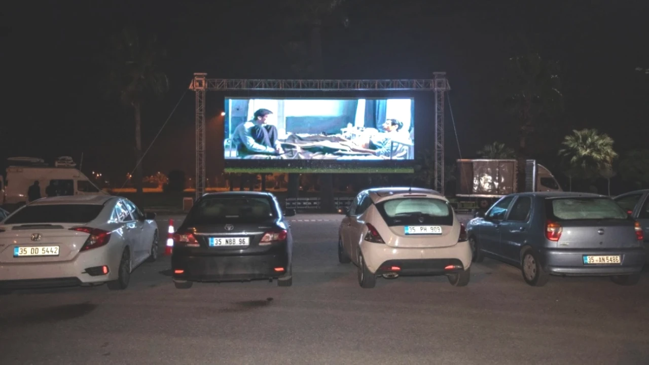 Sinema Deneyimi Araba Koltuğuna Taşınıyor! Ücretsiz 'Arabada Sinema' Günleri Başladı!