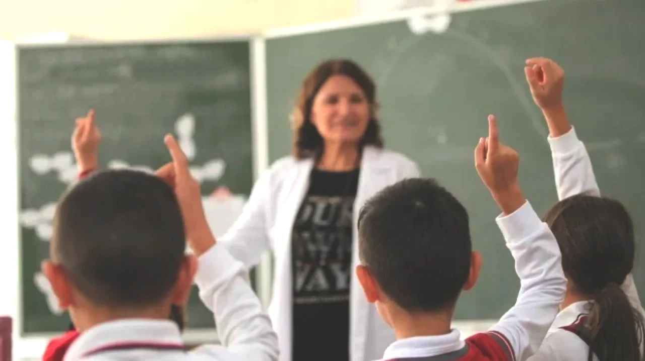Okullarda Kaynak Kitap Yasağı Gerçek Mi? Bakan Yusuf Tekin'den Açıklama!