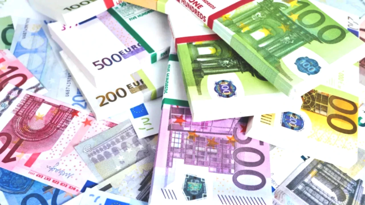 Euro'da Rekor Patlama! Döviz Piyasaları Yeni Seviyelere Ulaşmaya Hazır!