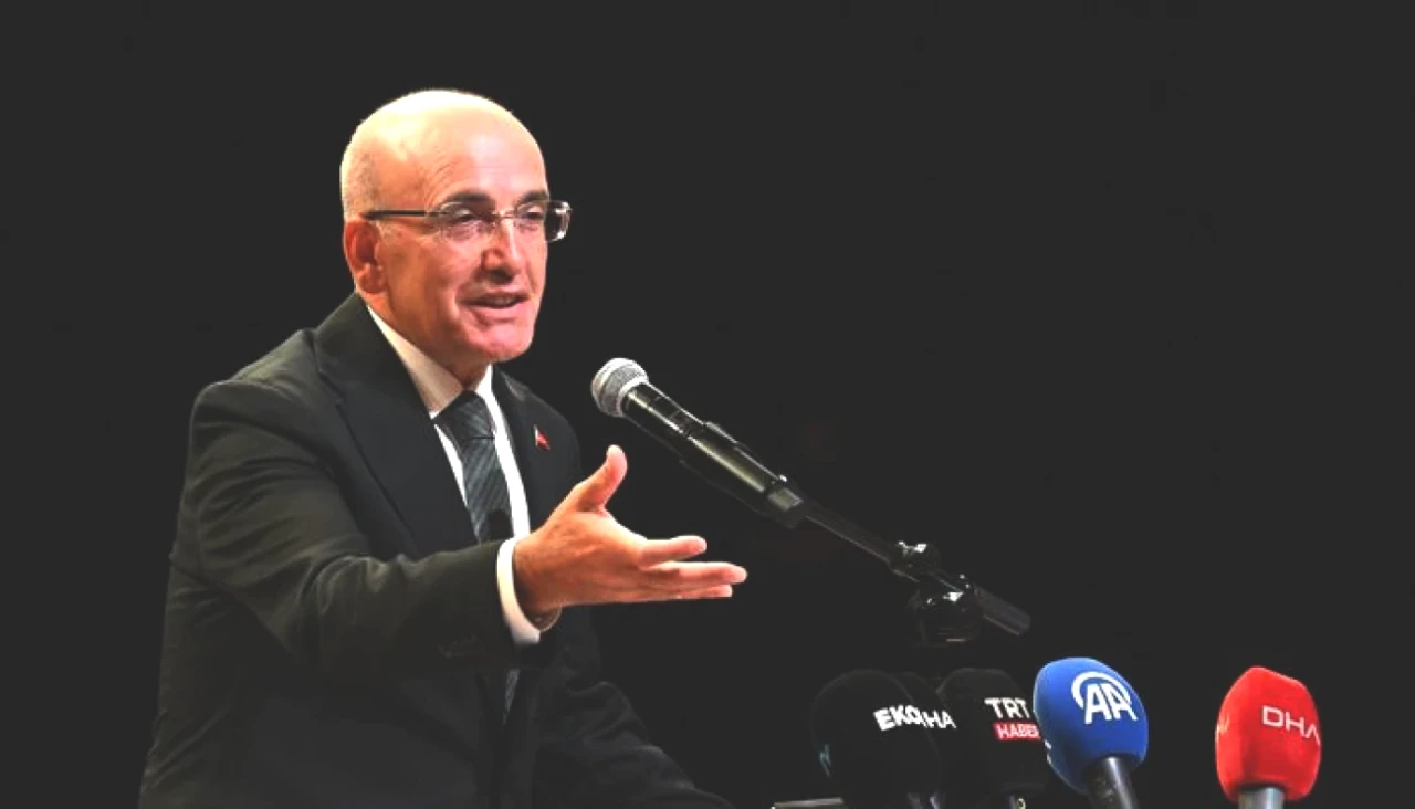 Mehmet Şimşek'in Canlı Yayındaki Açıklamaları Gündemi Sarstı: Bu Yılın Zorlukları!