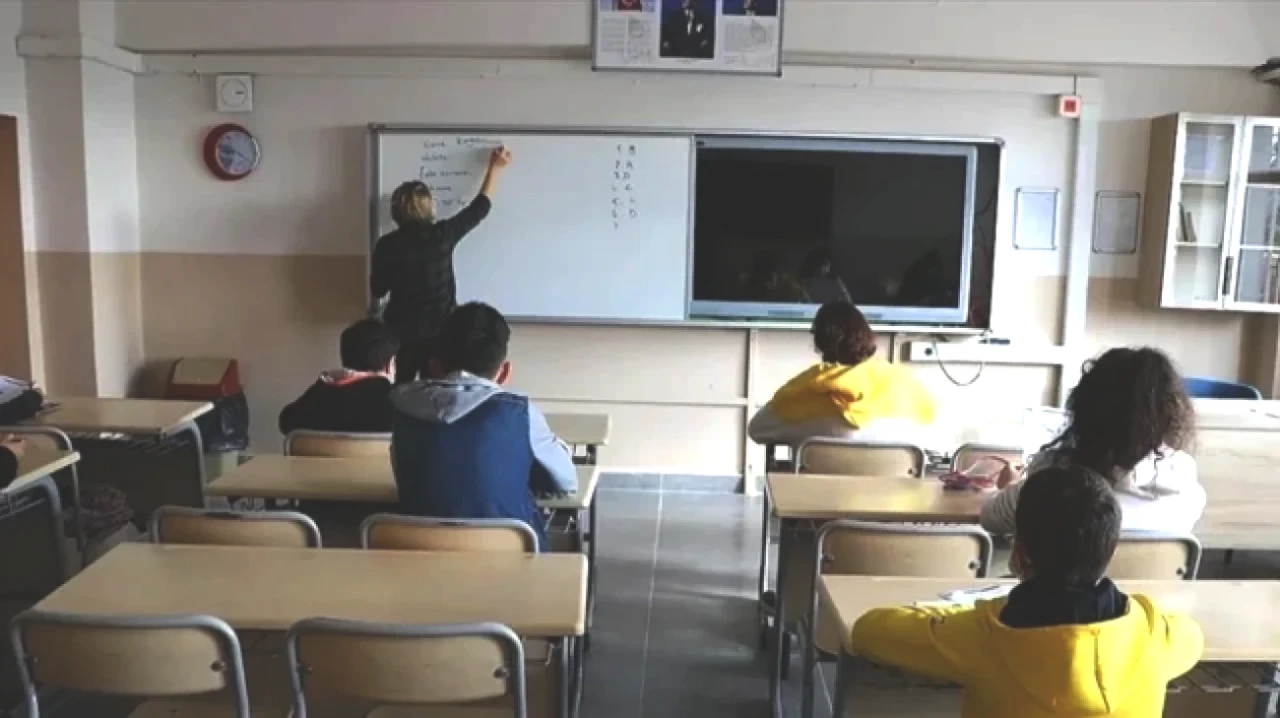 AGS 10 Bin Öğretmen Ataması İçin Tarih ve Branş Açıklamaları! İşte Detaylar