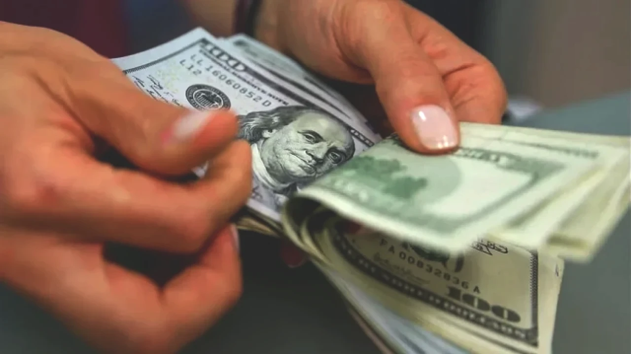 Fed Faiz Kararı Sonrası Dolar İçin Şaşırtan Öngörü: Faiz İndirimi Doları Nasıl Etkileyecek?
