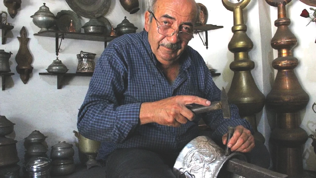 50 Yıldır Yaratıcılıkla Ter Döküyor! Hurdayı Sanata Dönüştüren Örnek Proje